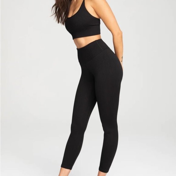 Good American Pants - NWT Good American Seamless Ribbed Leggings Black Size S/M